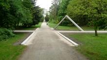 Fran�ois Morellet: concrete erection, La Plate-bande n� 2 (2010)